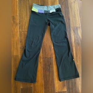 Cute Waisteband Lululemon Groove Flared Yoga Pants SZ 4; hemmed and I am 5' 3"